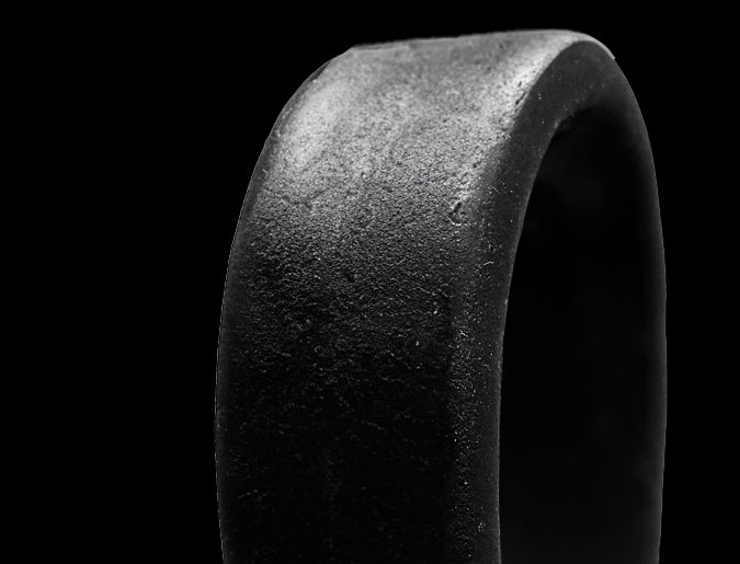 Schwarzes BioThane Super Grip Band Detailaufnahme (strukturierte, rutschhemmende Oberfläche)