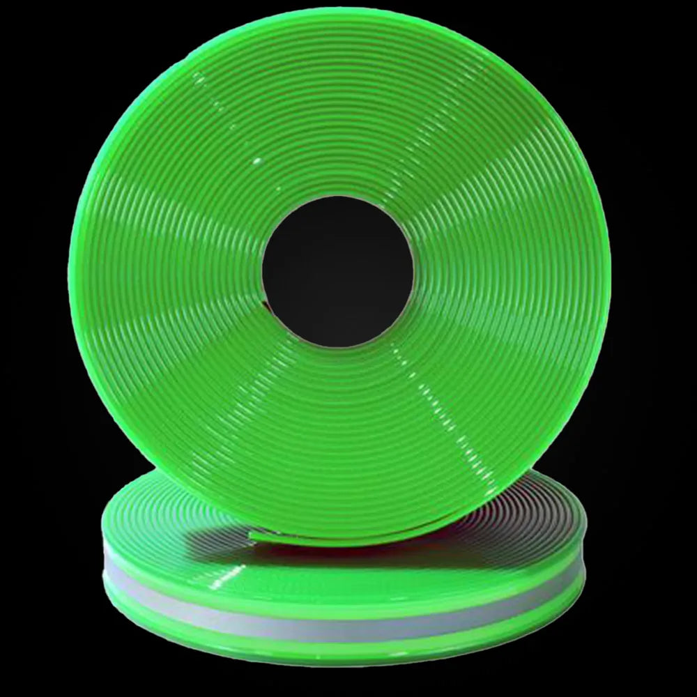 Grünes BioThane Reflexband auf Rolle mit reflektierendem Mittelstreifen (GN318, hohe Sichtbarkeit, robuste Oberfläche)