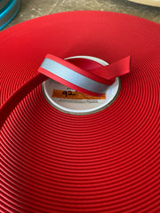 Rotes BioThane-Band mit Reflexstreifen auf Rolle, flexibles beschichtetes Material mit hochsichtbarer reflektierender Oberfläche RD522