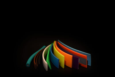 Biothane Materialmuster in verschiedenen Farben und Formen zur Darstellung von Bandvarianten